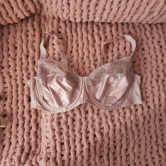 Elegant Lace Trimmed Bra Set - Black, Pink, Tan Bundle - Picture 4 of 8